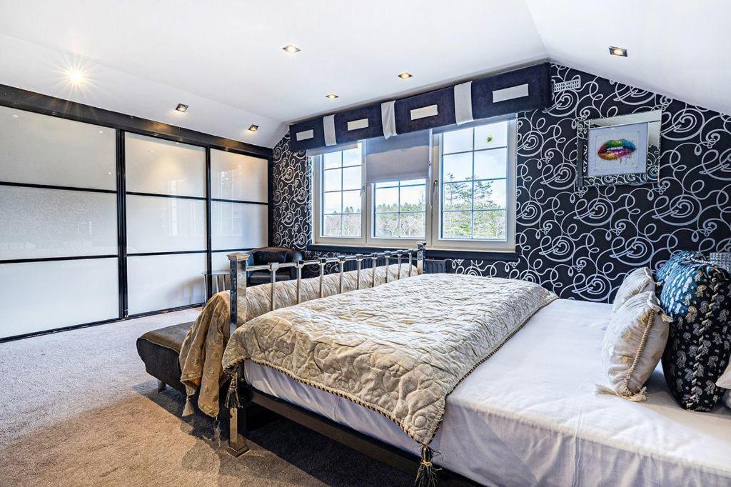 Finn Village - Loch Lomond Villa B&B - Black Room With Jacuzzi-Style Bath グラスゴー エクステリア 写真