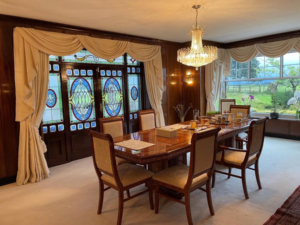 Finn Village - Loch Lomond Villa B&B - Black Room With Jacuzzi-Style Bath グラスゴー エクステリア 写真