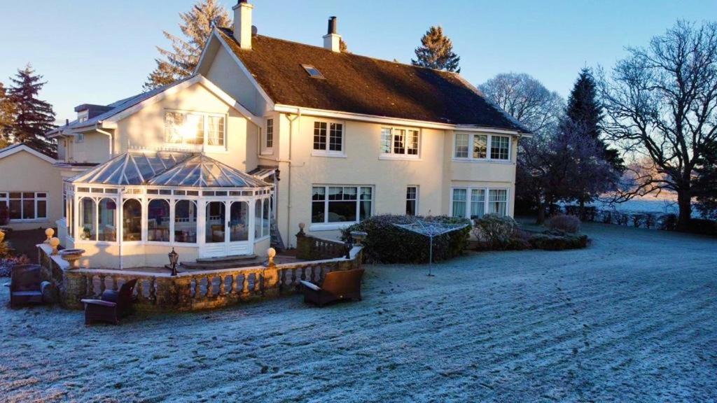 Finn Village - Loch Lomond Villa B&B - Black Room With Jacuzzi-Style Bath グラスゴー エクステリア 写真