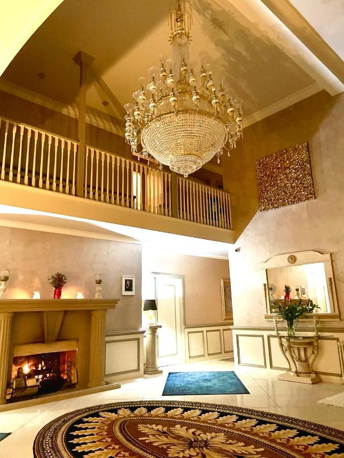 Finn Village - Loch Lomond Villa B&B - Black Room With Jacuzzi-Style Bath グラスゴー エクステリア 写真