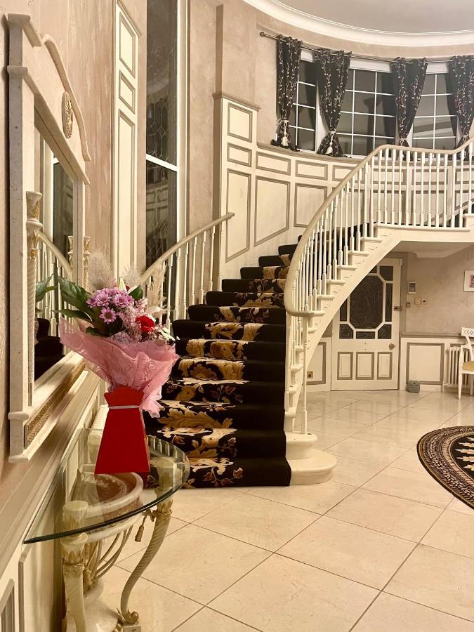 Finn Village - Loch Lomond Villa B&B - Black Room With Jacuzzi-Style Bath グラスゴー エクステリア 写真