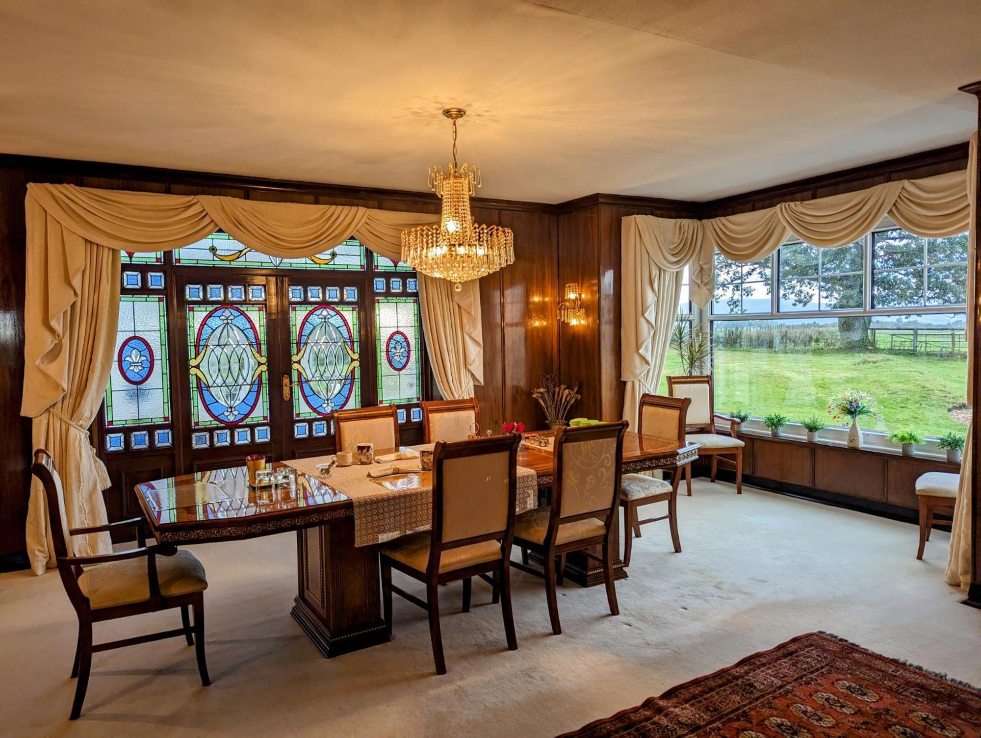 Finn Village - Loch Lomond Villa B&B - Black Room With Jacuzzi-Style Bath グラスゴー エクステリア 写真