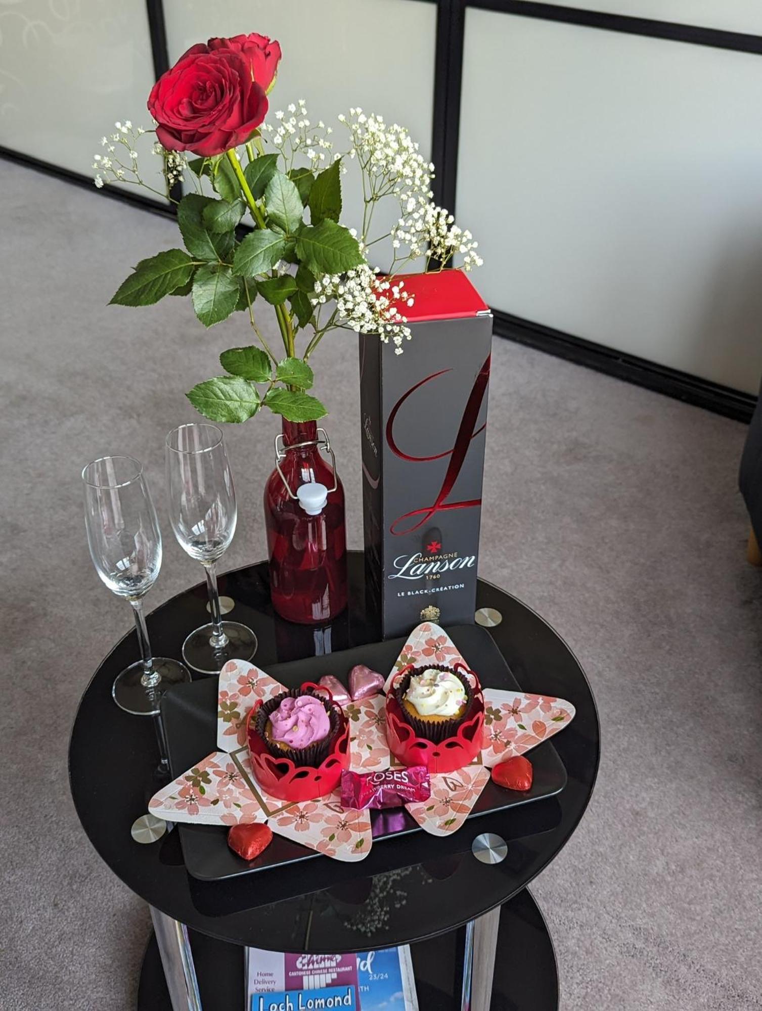 Finn Village - Loch Lomond Villa B&B - Black Room With Jacuzzi-Style Bath グラスゴー エクステリア 写真
