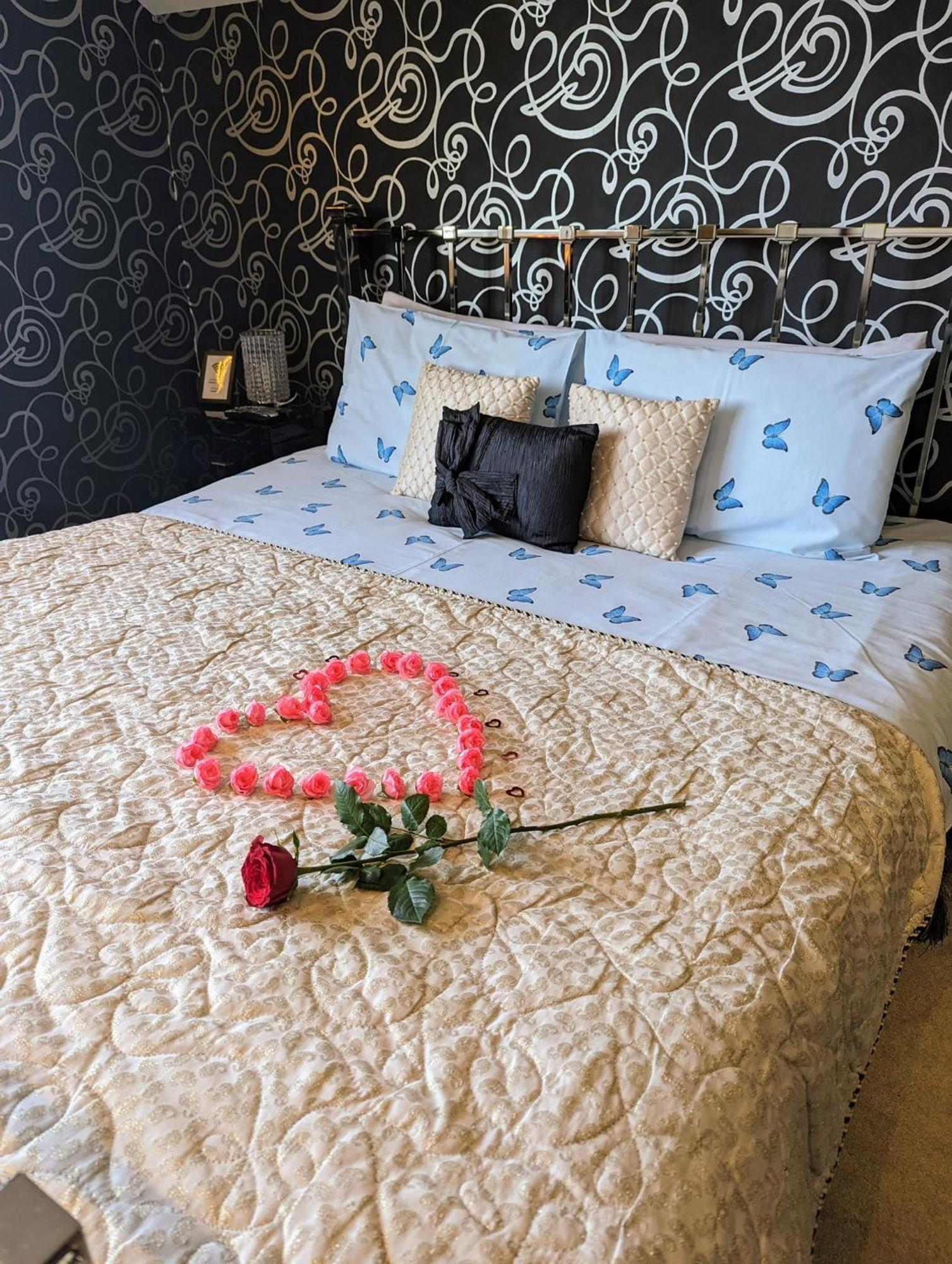 Finn Village - Loch Lomond Villa B&B - Black Room With Jacuzzi-Style Bath グラスゴー エクステリア 写真